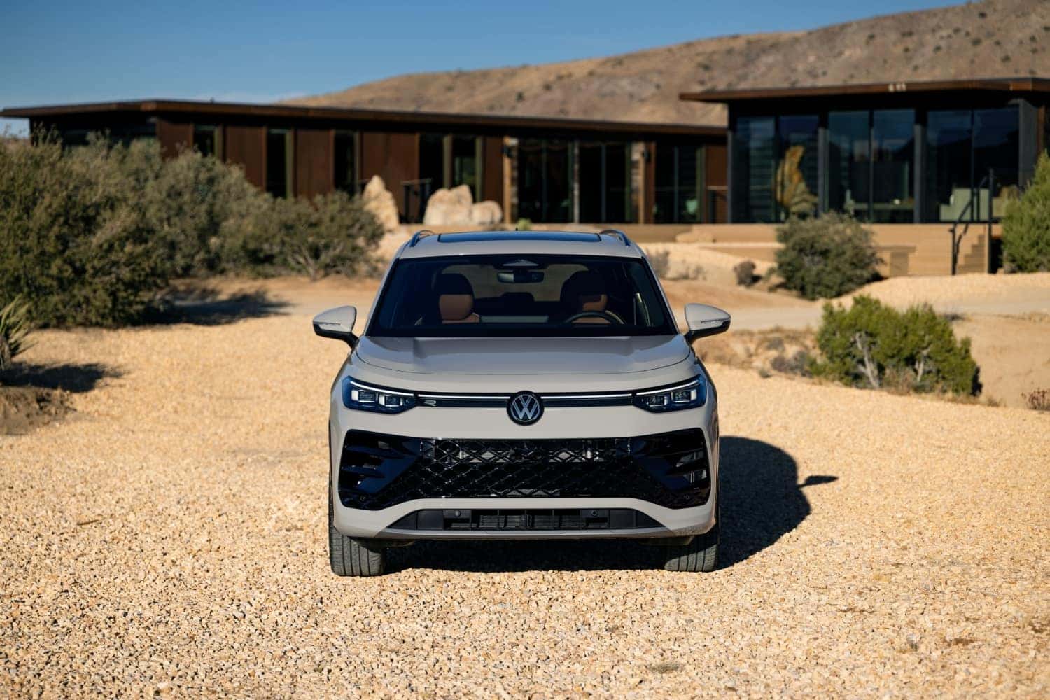 front view of 2025 Volkswagen Tiguan R-Line in Ascot Grey