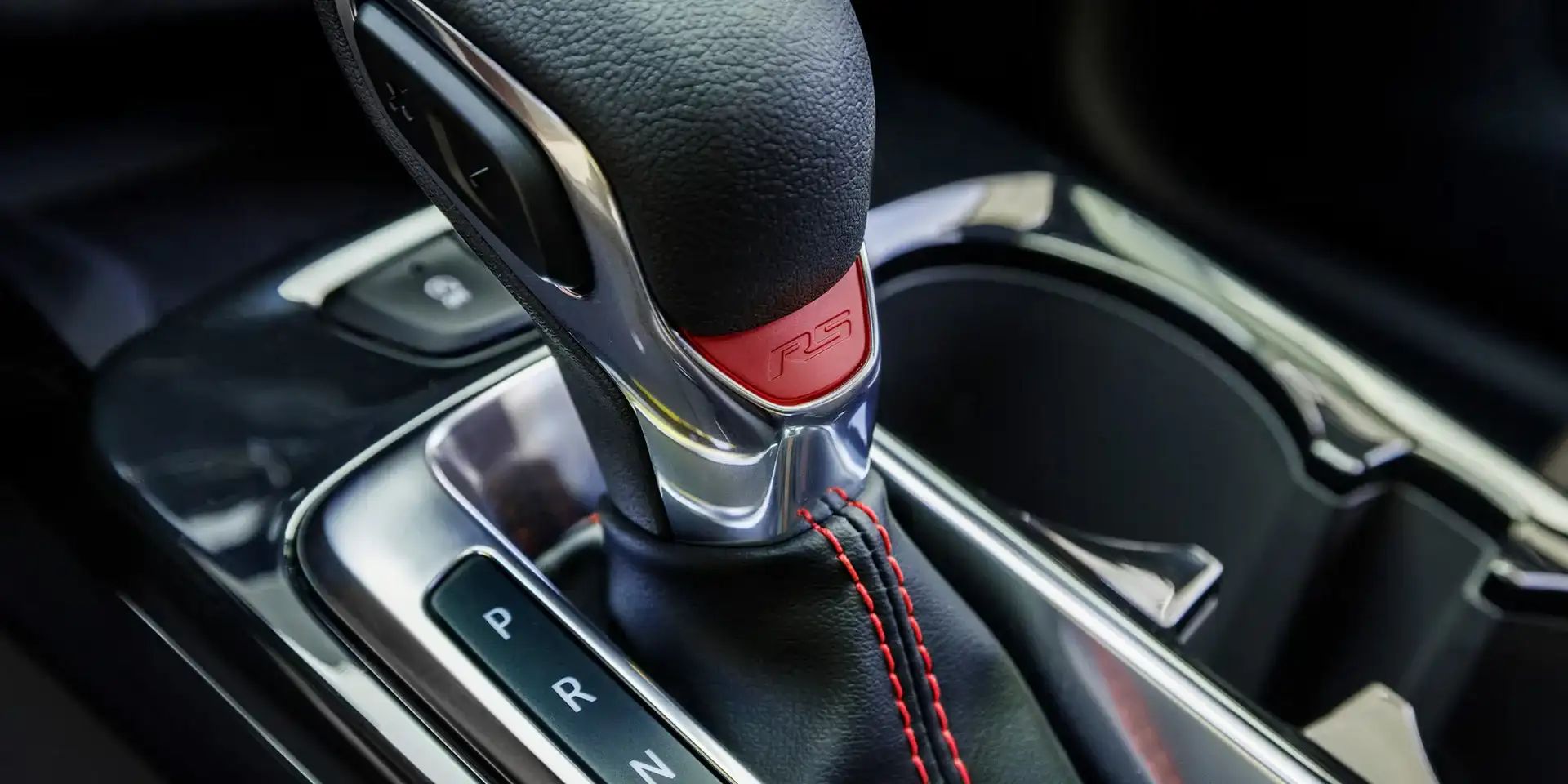 Close-up of the Chevrolet Trax gear shifter with red contrast stitching