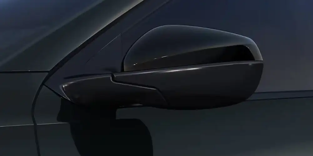 Close-up of the High Gloss Black mirror cap on the Trax Midnight Edition