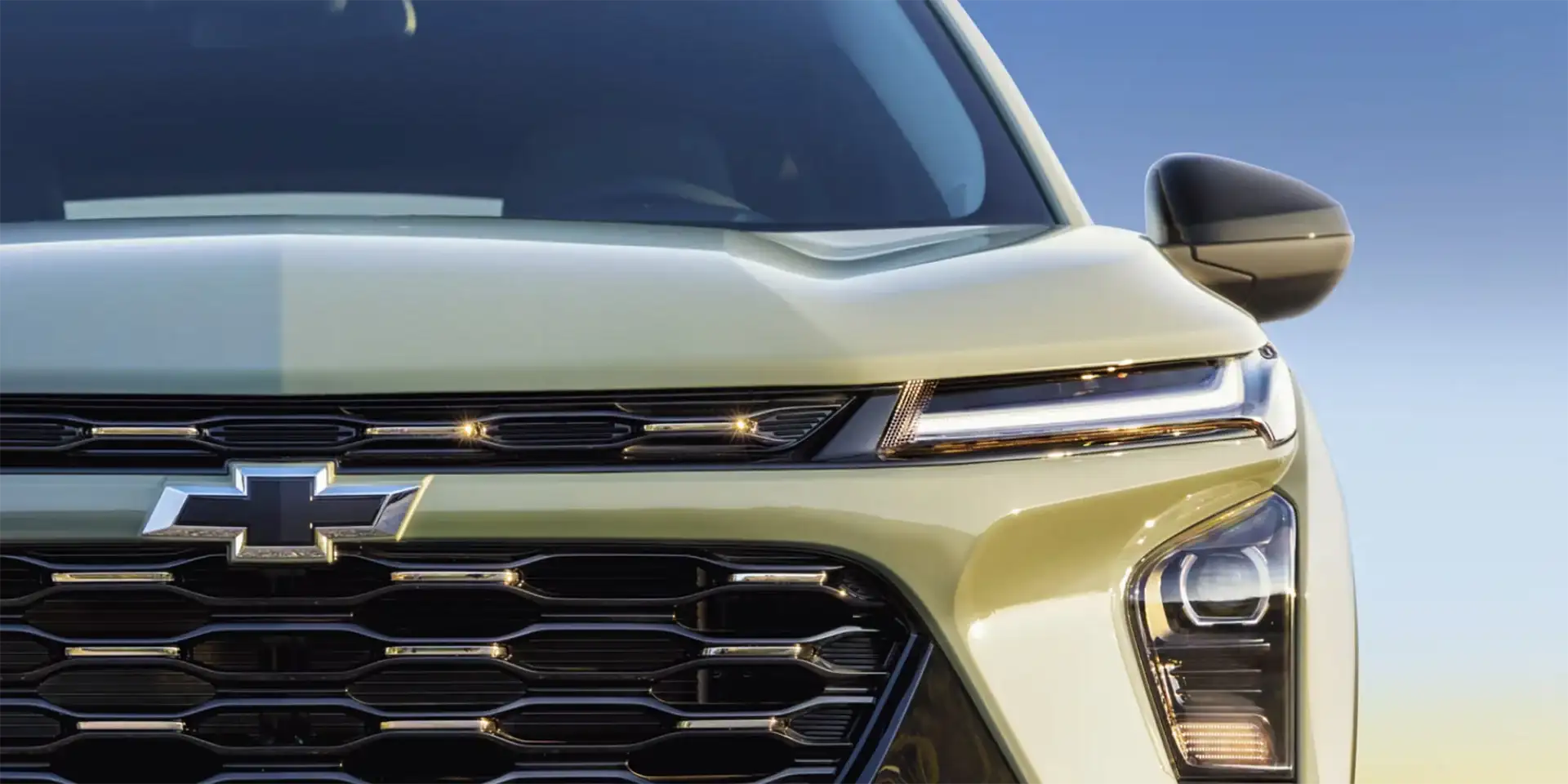 Close-up of the Chevrolet Trax front grille and headlamp