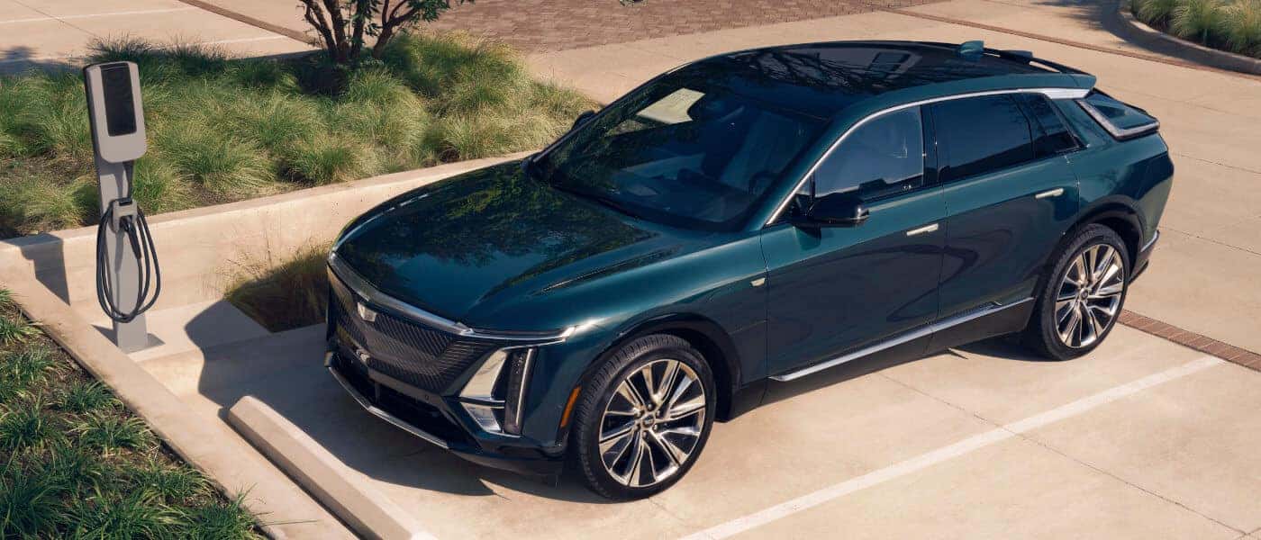 26Cadillac-LYRIQ-ExteriorNearCharger