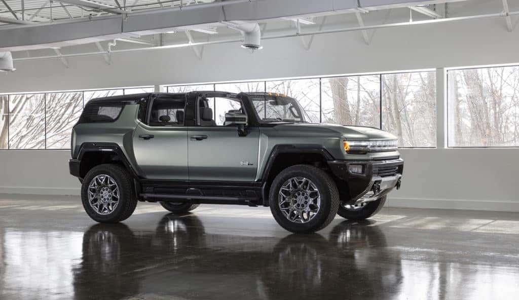 The GMC HUMMER EV SUV completes the HUMMER EV family and features a 126.7-inch wheelbase for tight proportions and a maneuverable body, providing remarkable on- and off-road capability.