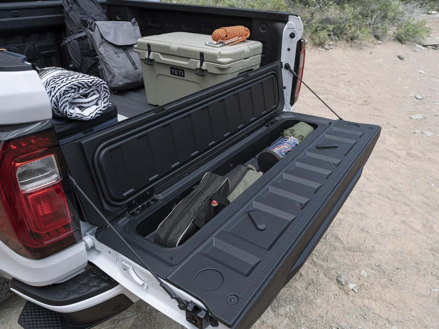 2023 GMC Canyon AT4 tailgate organizer