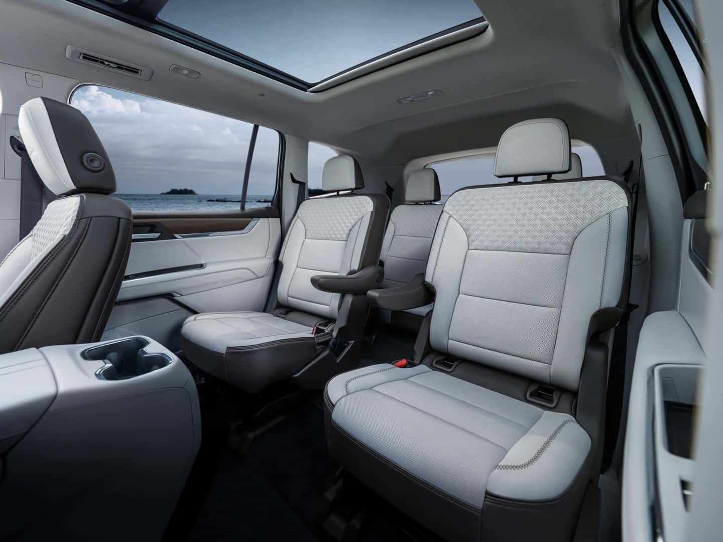 2024 GMC Acadian Denali interior
