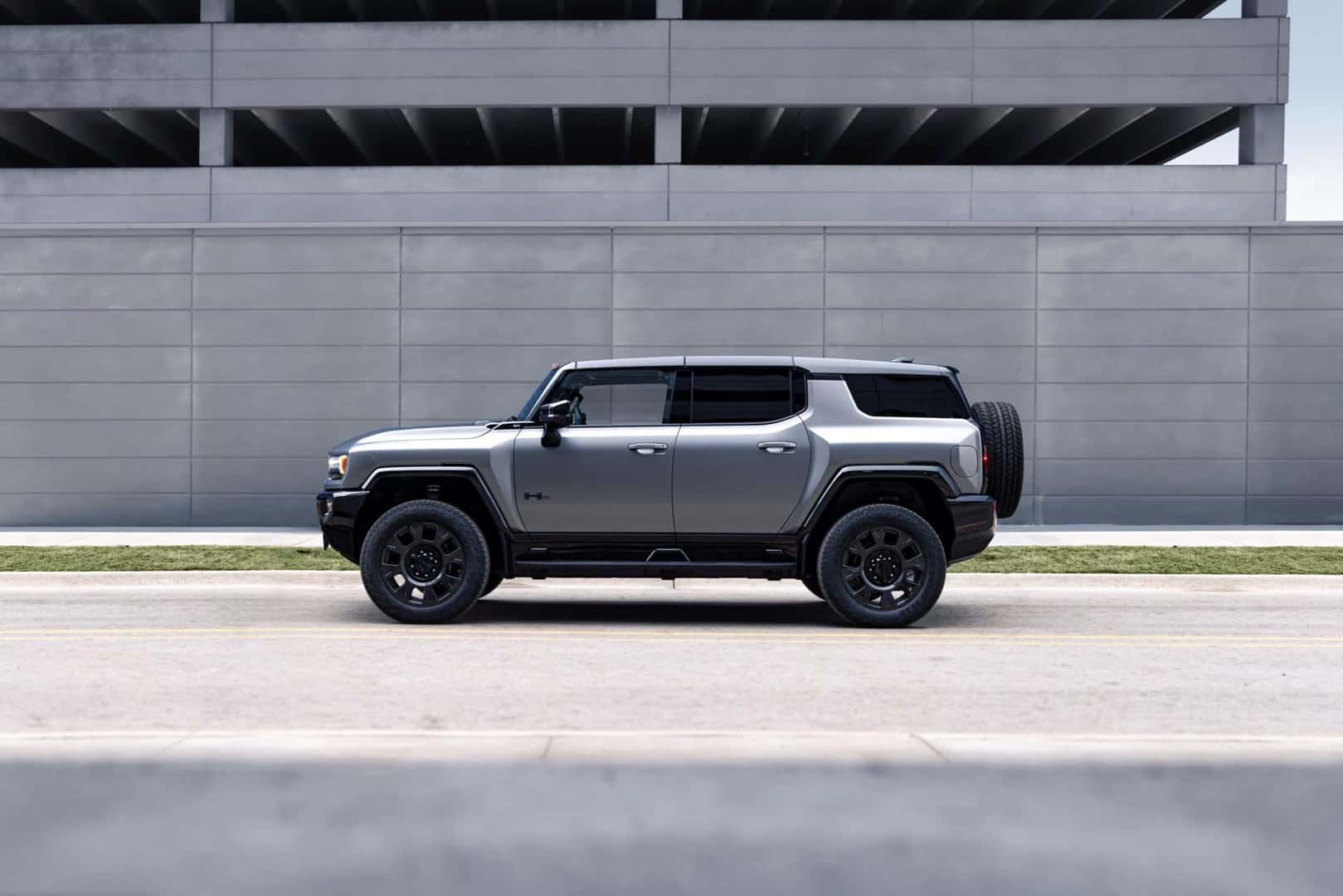 2026 Hummer EV SUV Driver's Side Profile