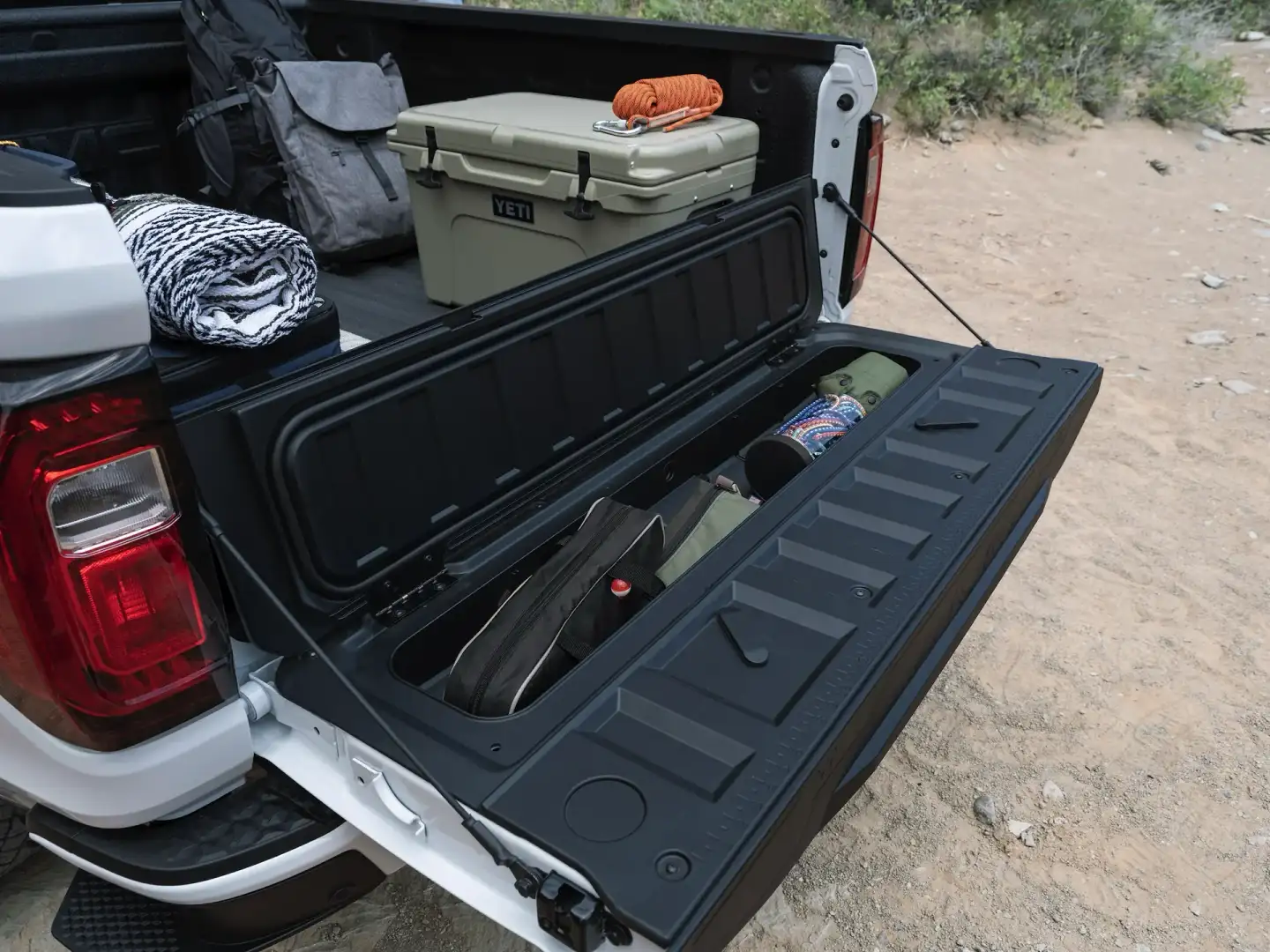 GMC Canyon Tailgate with storage