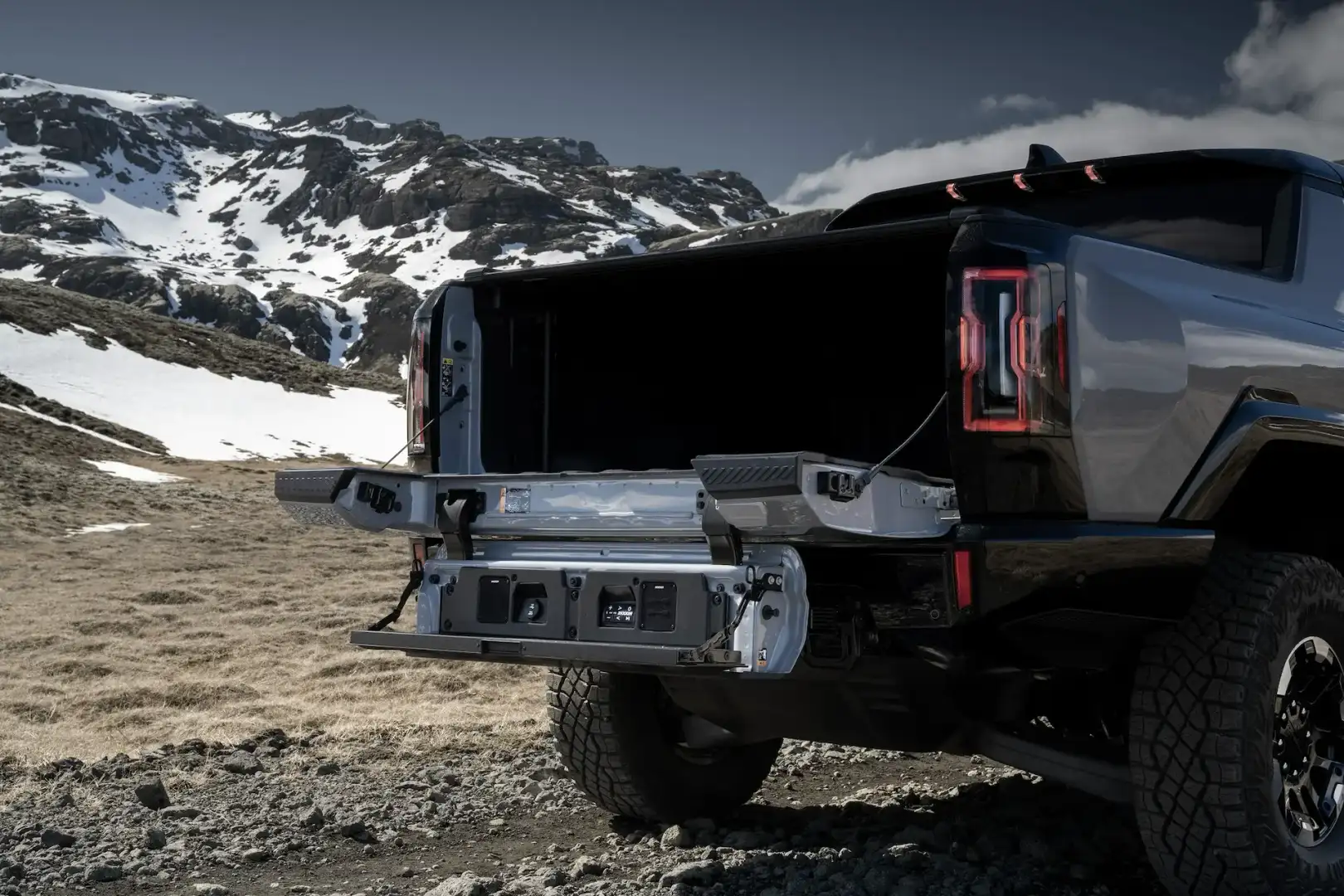 2025 GMC HUMMER EV MultiPro Tailgate