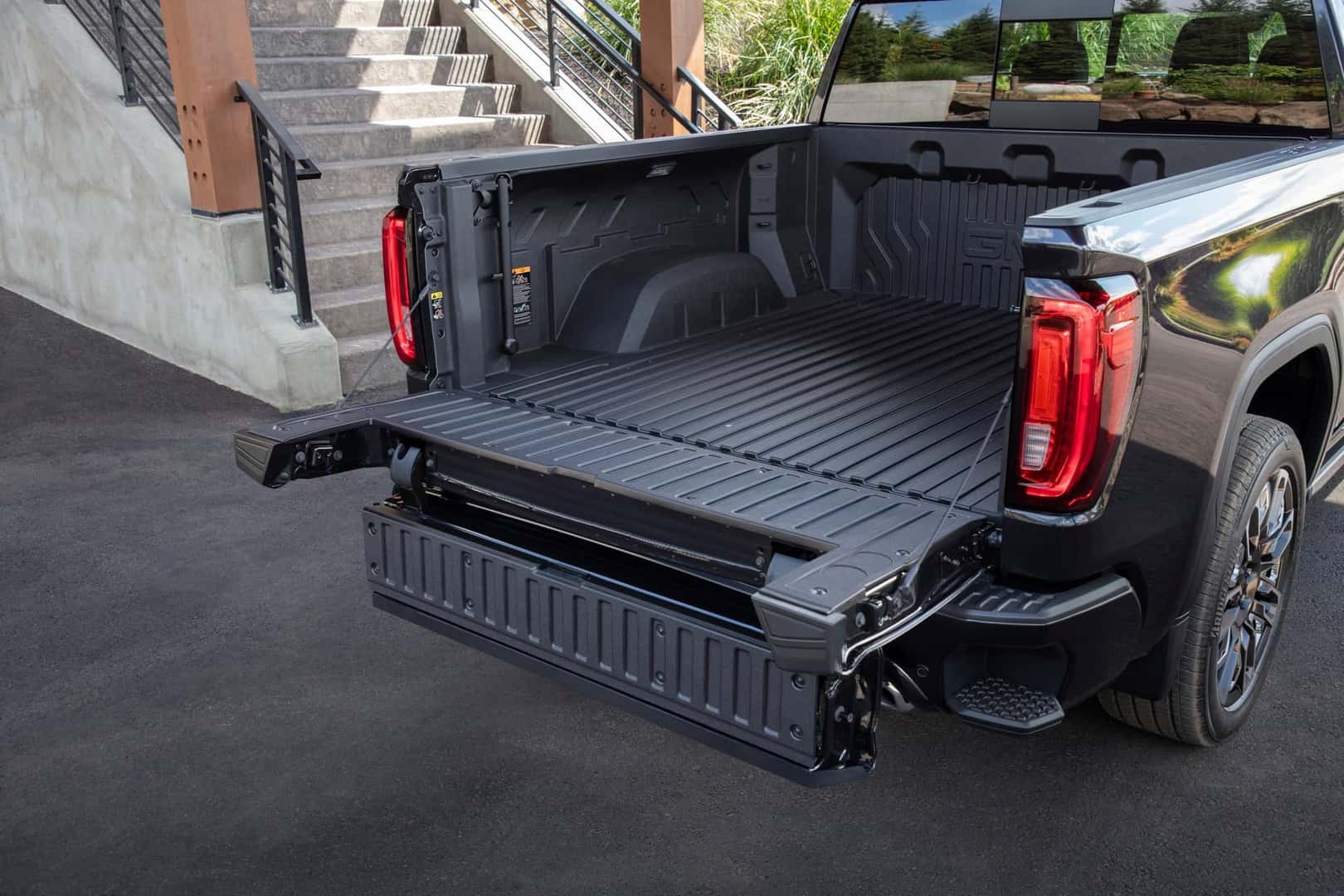 2024 GMC Sierra Denali Ultimate Tailgate Step Up