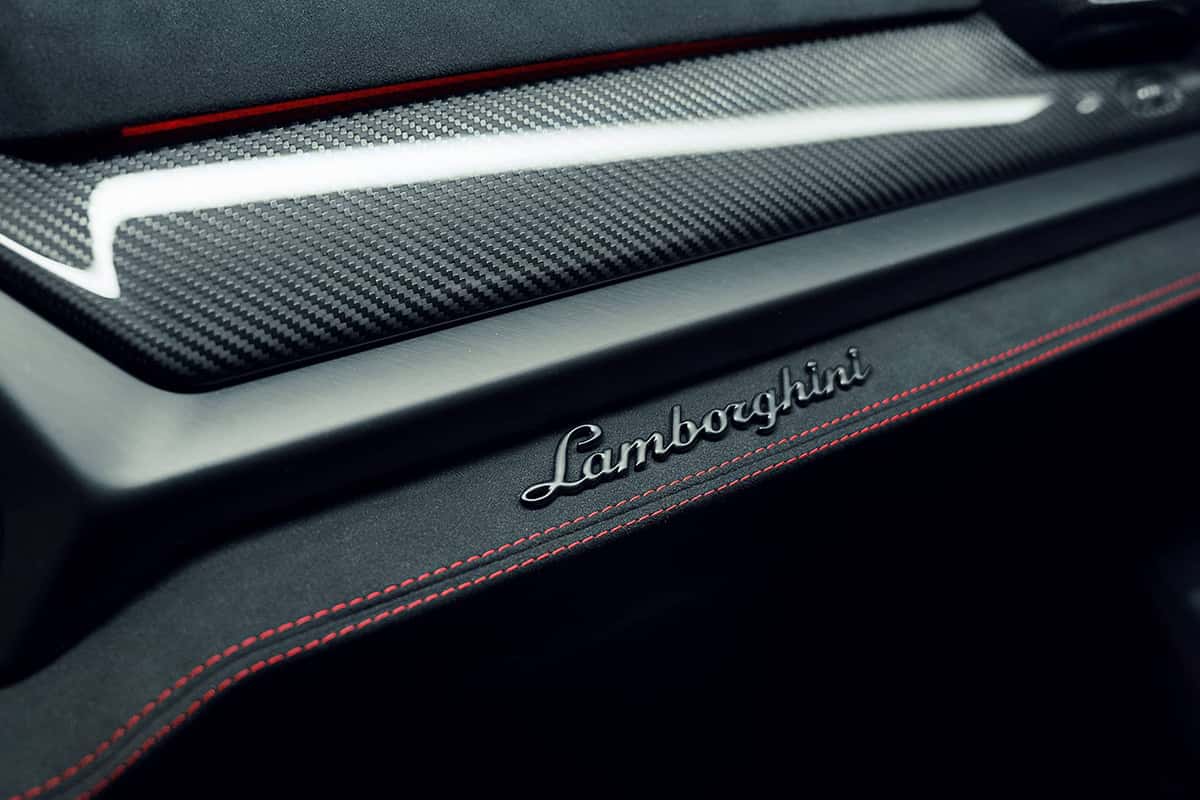 Urus SE Performante seat detail
