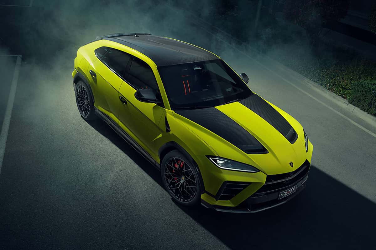 Urus SE Performante rear three-quarter