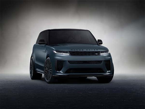 Front view of the 2025 Range Rover Sport showcasing its bold grille, sleek LED headlights, and dynamic sculpted design.