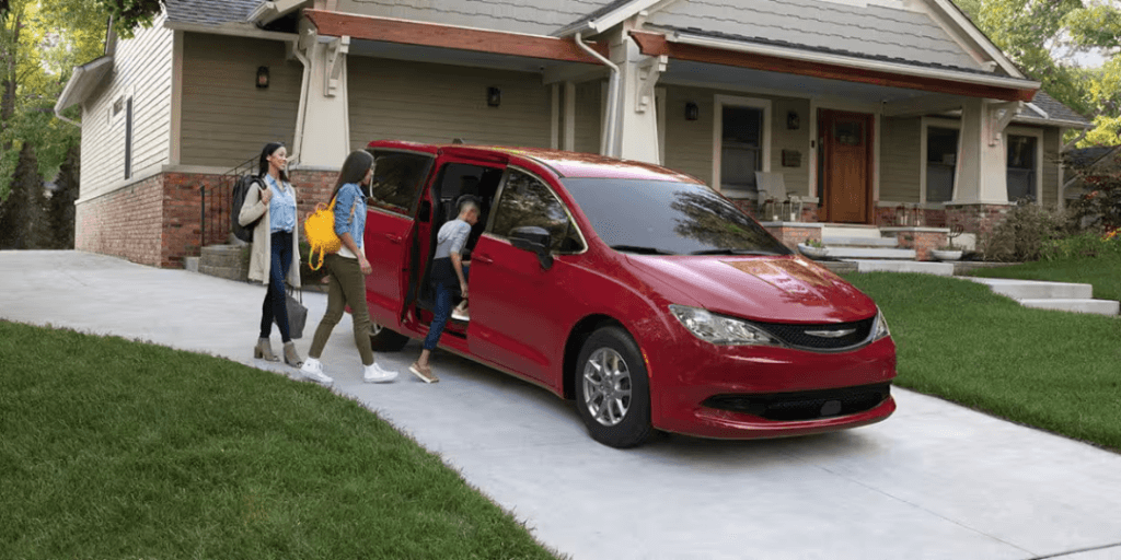 2025 Chrysler Voyager LX