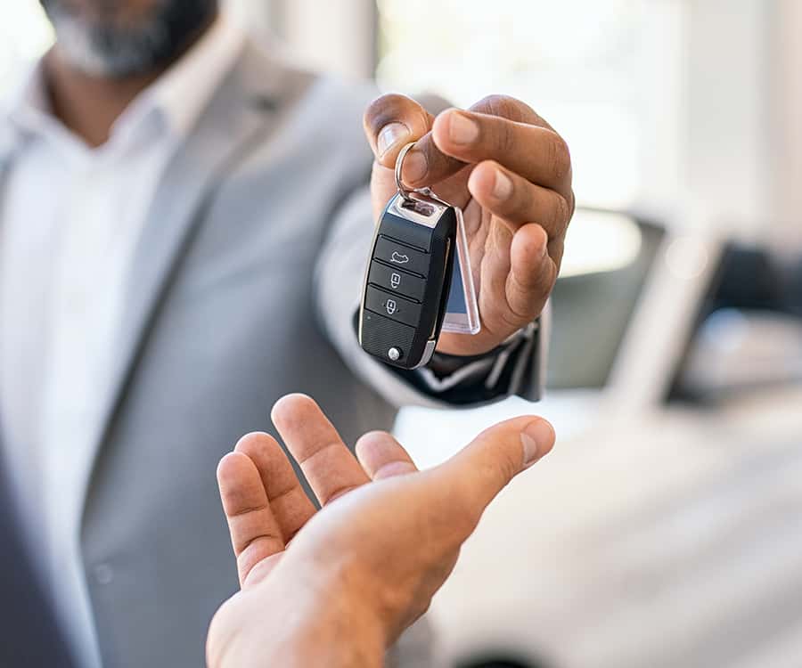 dealer handing over keys