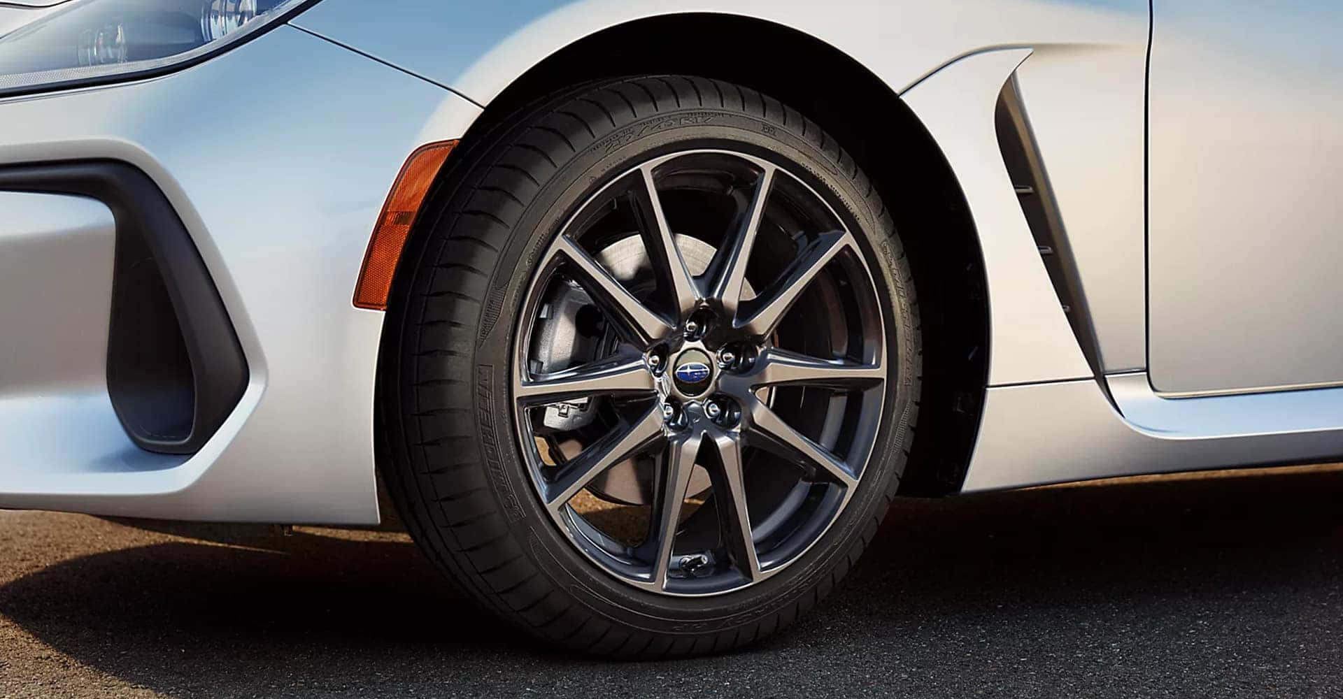 Standard 17-inch aluminum alloy wheel with high luster gray finish