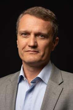 Elliott Lezov