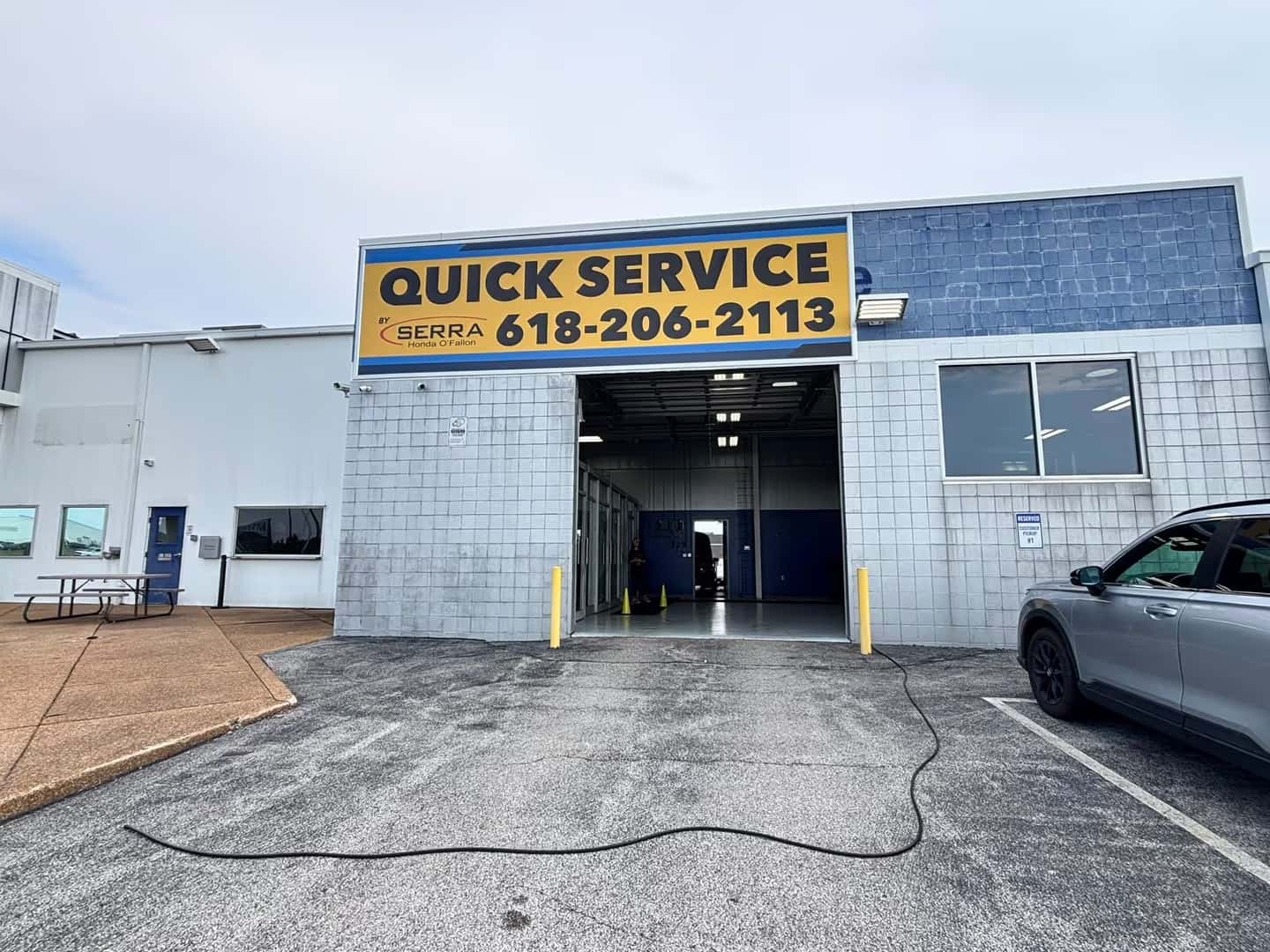 Quick Service by Serra Honda O'Fallon service bay entrance