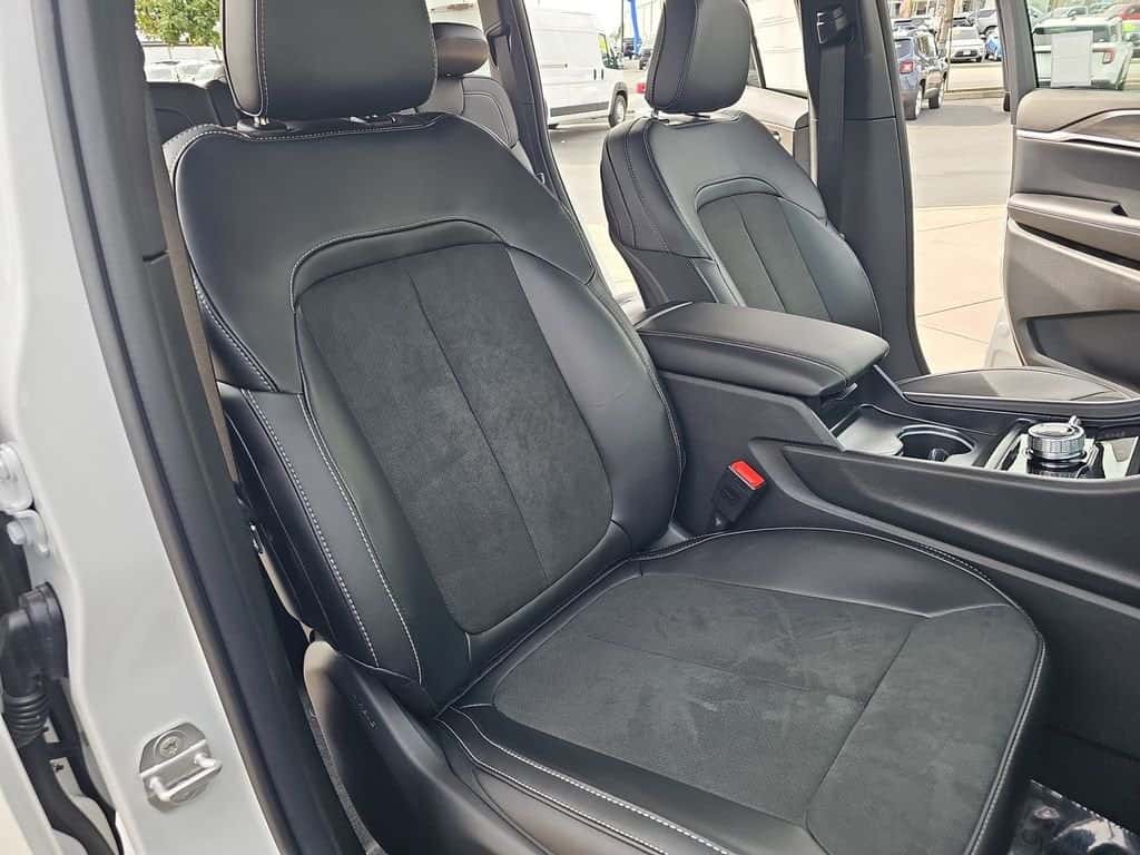 2026 Jeep Grand Cherokee Interior